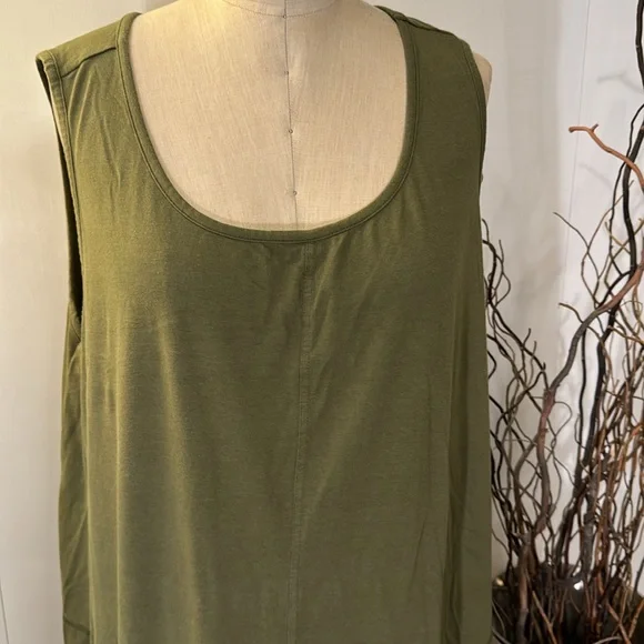 D & co beach green sleeveless Mitty scoop neck dress with pockets - Picture 2 of 6